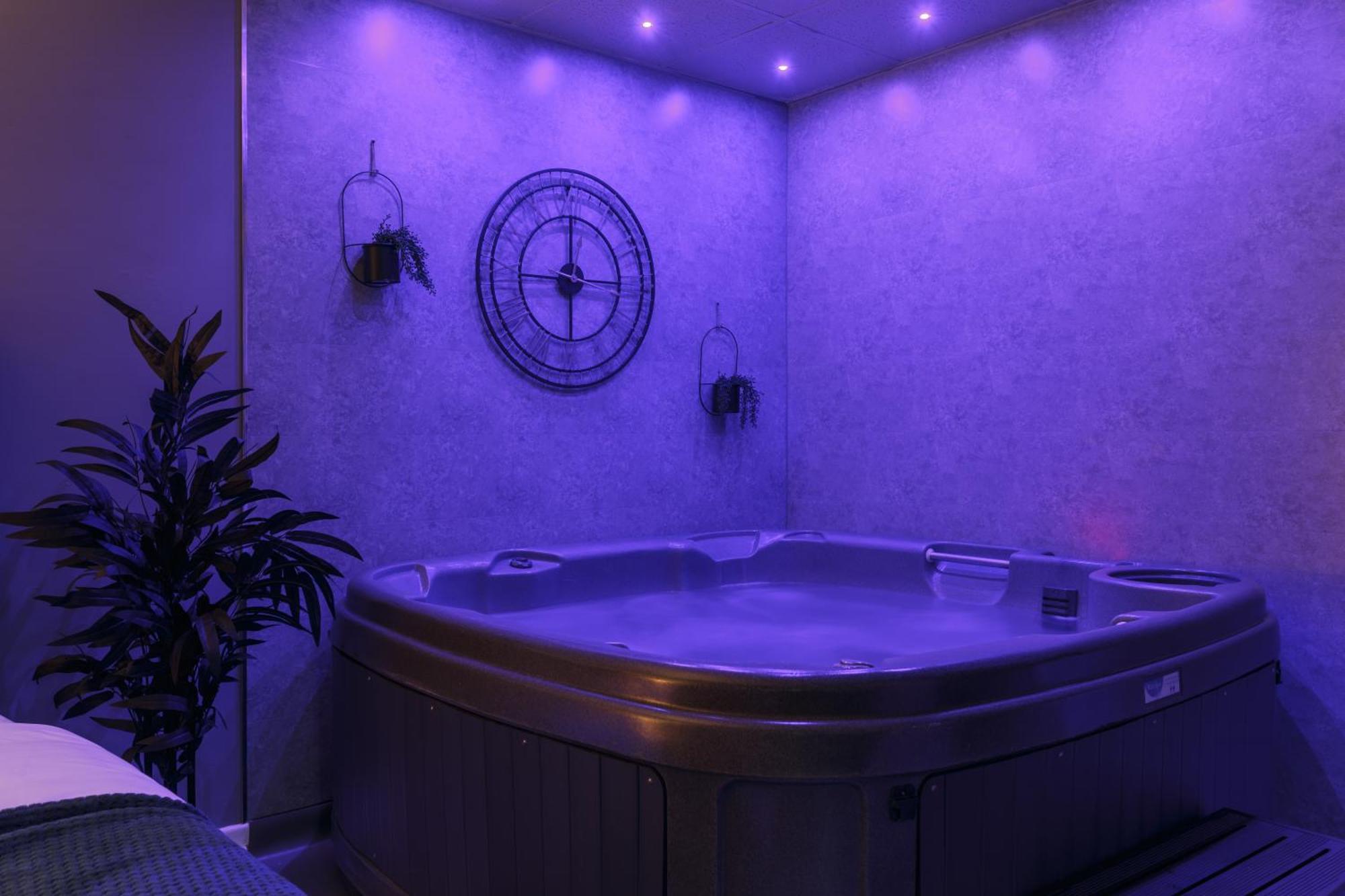 Riverside Studio With Jacuzzi! 셰필드 외부 사진